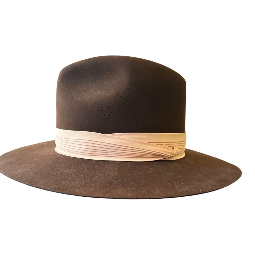 The Vail Heritage Collection: Vintage "Dorian" Safari Ensemble - Picture 4 of 12